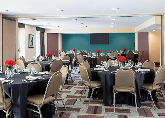 Hotel Four Points By Sheraton 3*
